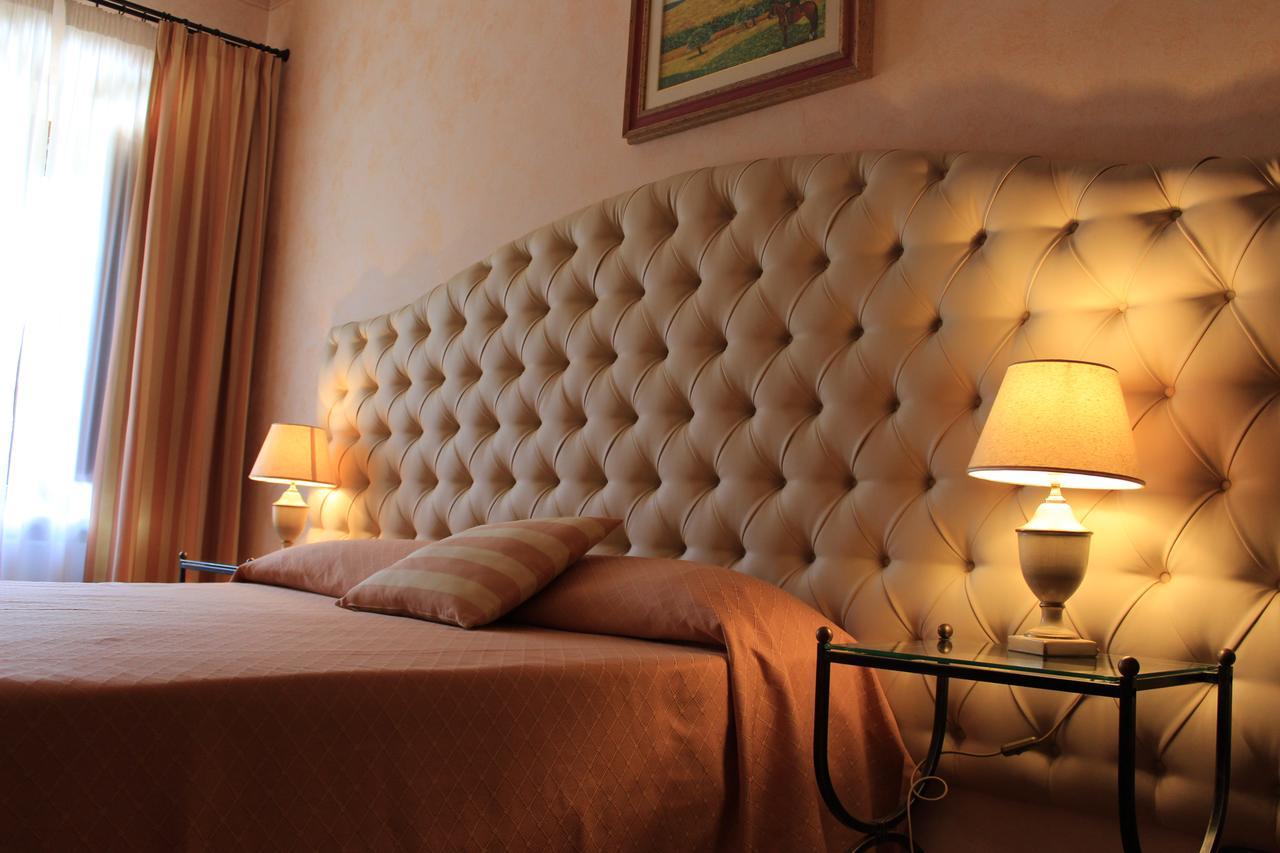 Il Colombaio Winery & Rooms Monteriggioni Bagian luar foto