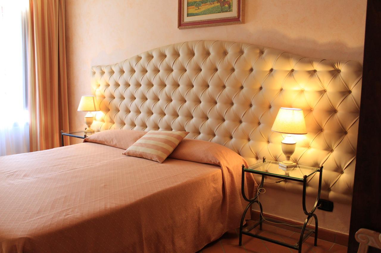 Il Colombaio Winery & Rooms Monteriggioni Bagian luar foto
